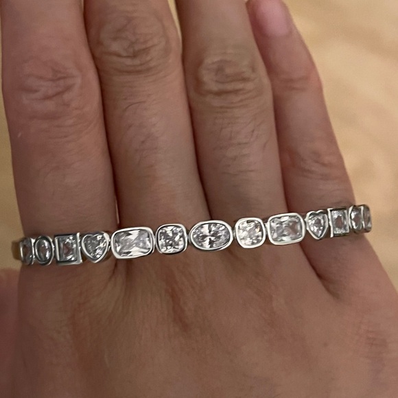 New bezel set cubic zirconia bangle bracelet - Picture 4 of 4